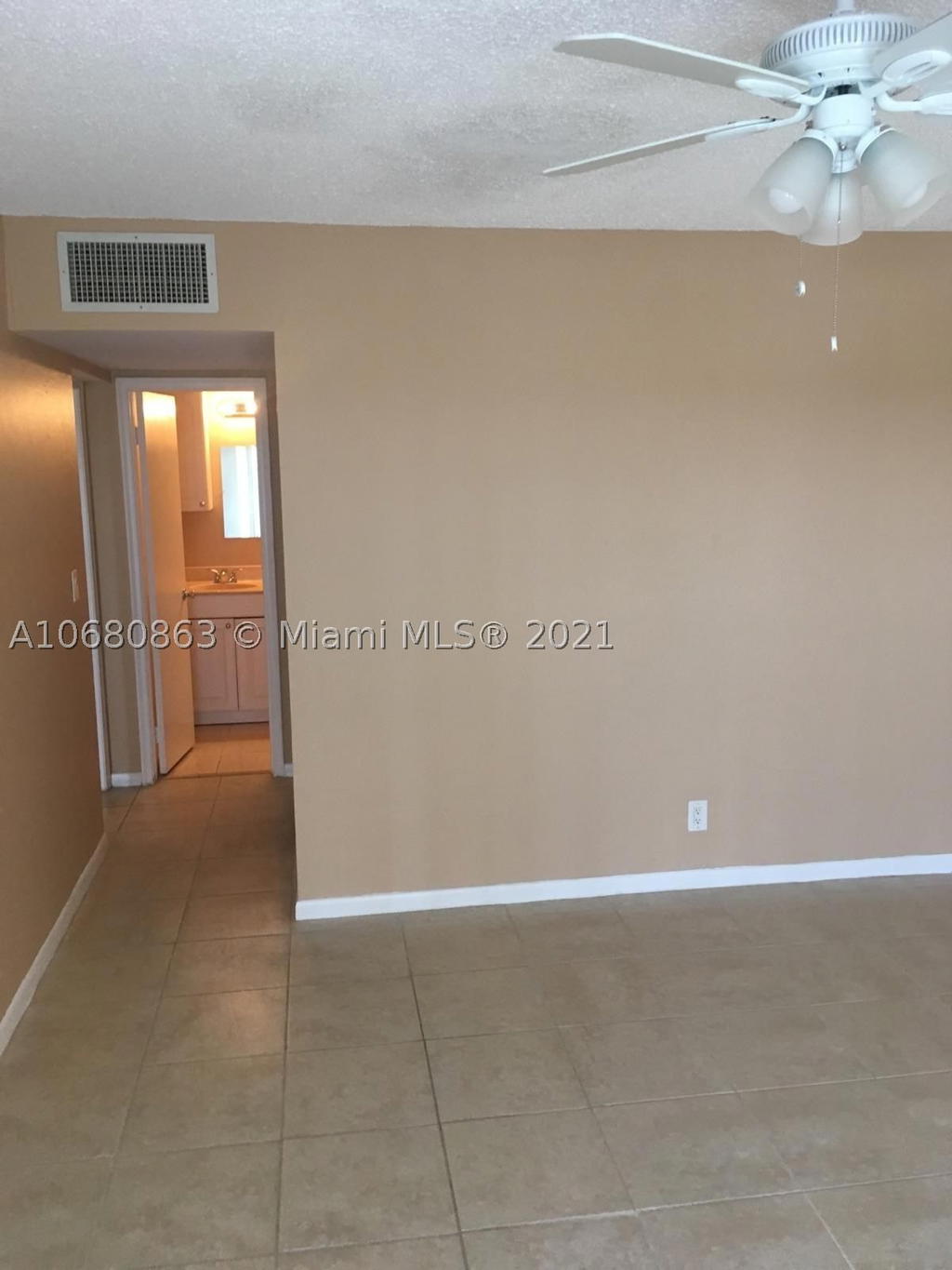 Real estate property located at 3301 Spanish Moss Ter #906, Broward, Lakes Of Inverrary Condo, Lauderhill, FL