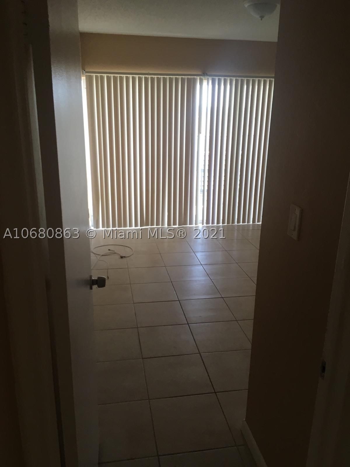 Real estate property located at 3301 Spanish Moss Ter #906, Broward, Lakes Of Inverrary Condo, Lauderhill, FL