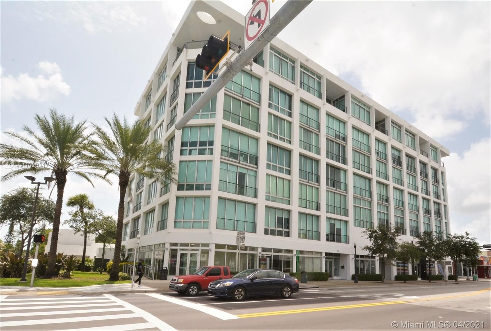 Real estate property located at 8101 Biscayne Blvd R-617, Miami-Dade County, Miami, FL