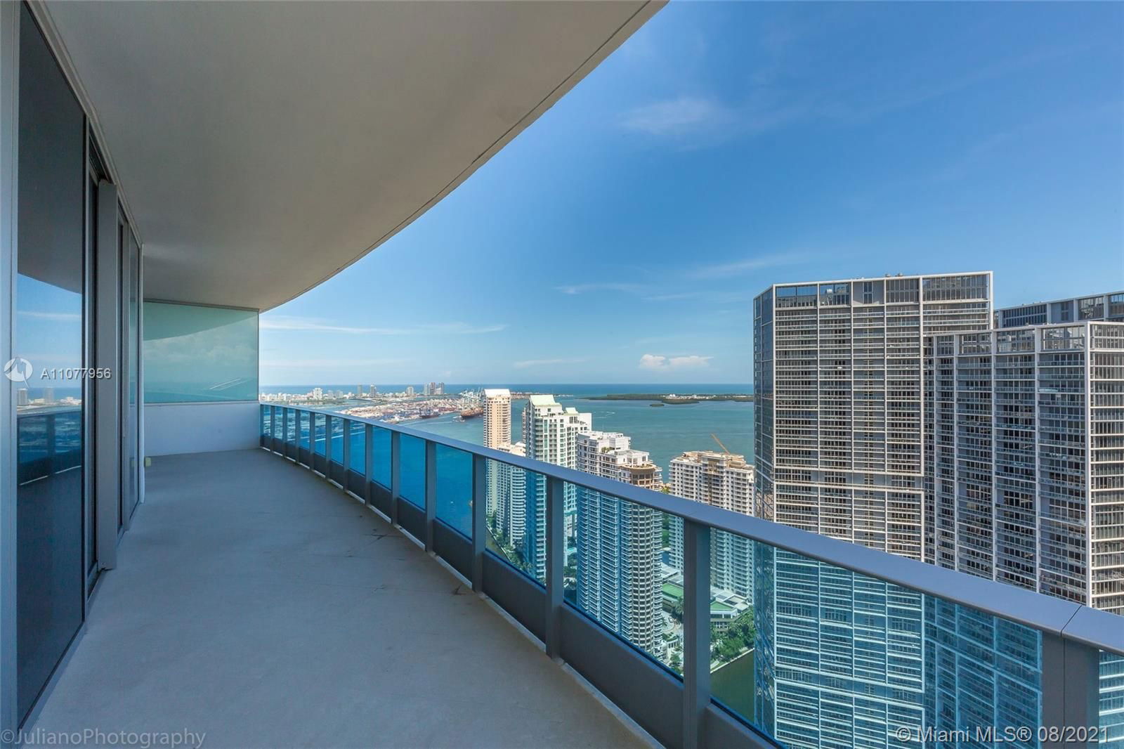 Real estate property located at 200 Biscayne Blvd Way #5204, Miami-Dade County, Miami, FL