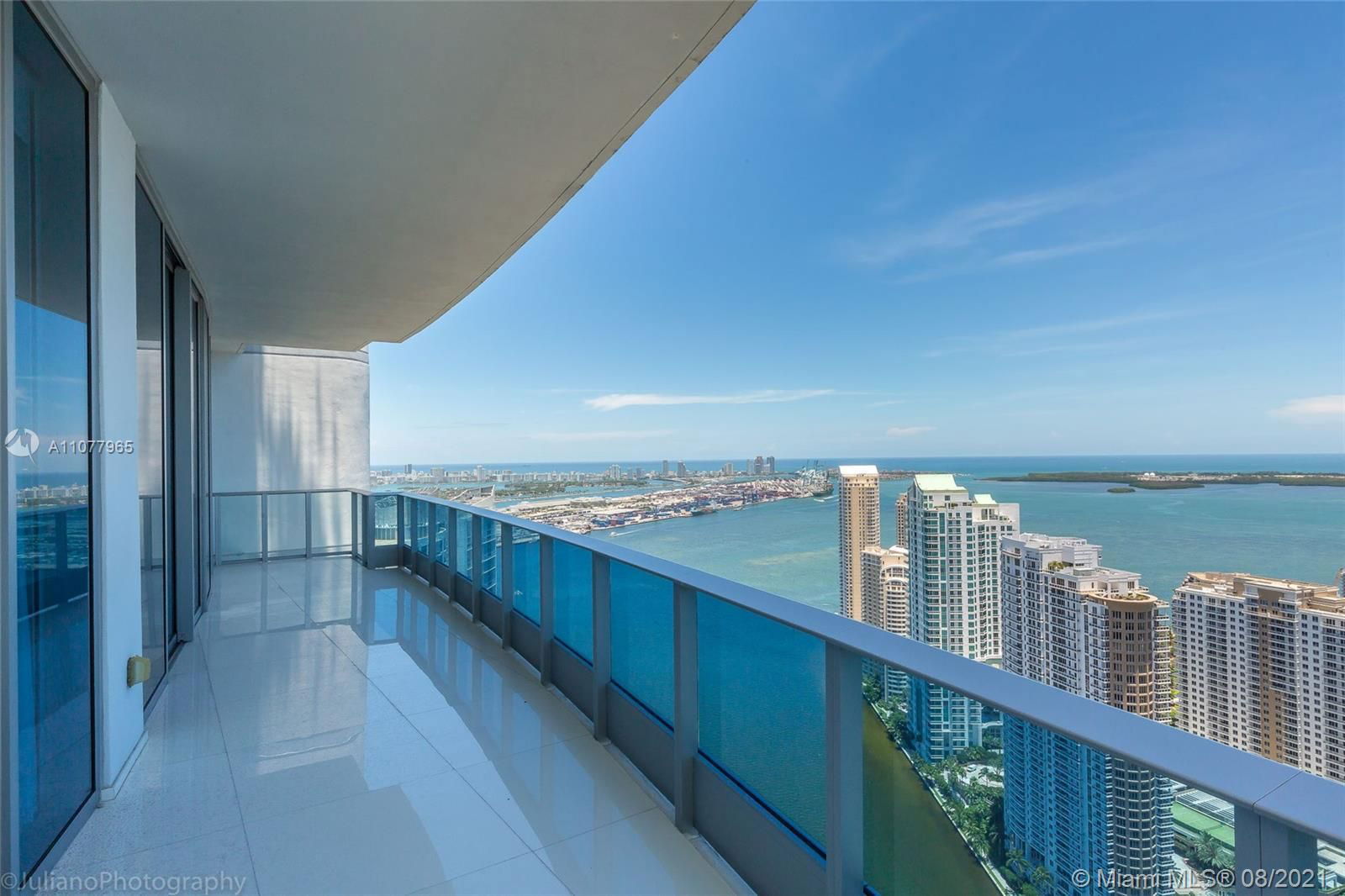 Real estate property located at 200 Biscayne Blvd Way #5208, Miami-Dade County, Miami, FL