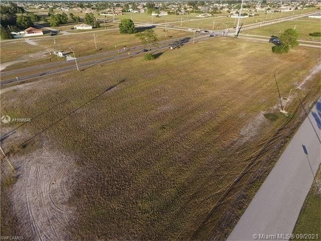 Real estate property located at 27 Nw 15th Ter, Lee County, Cape Coral, FL