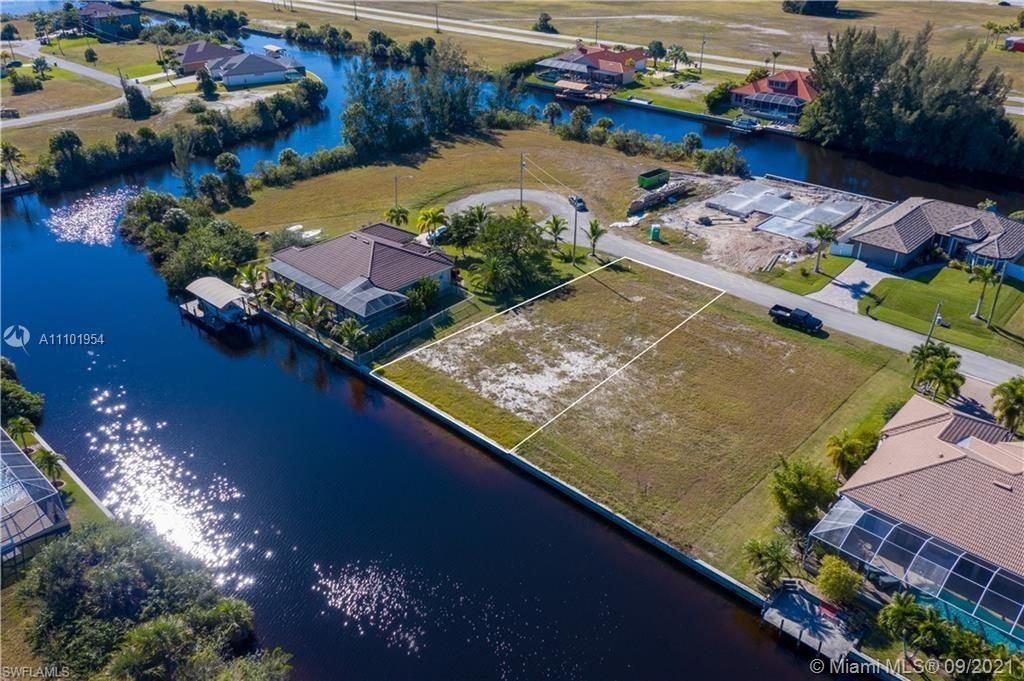 Real estate property located at 2327 39 Av, Lee County, Cape Coral, FL