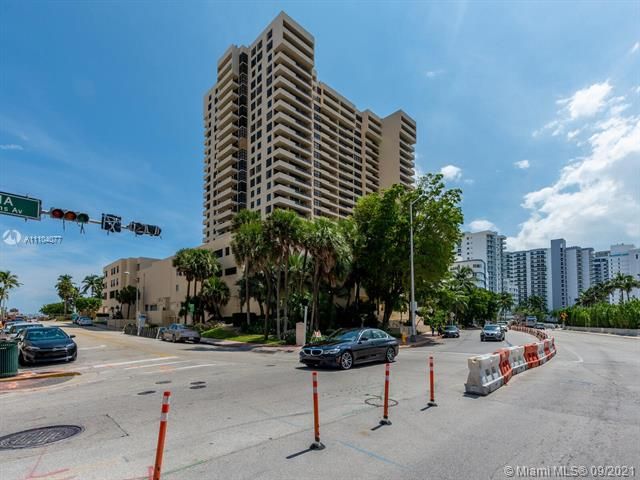 Real estate property located at 2555 Collins Ave #2200, Miami-Dade County, Miami Beach, FL