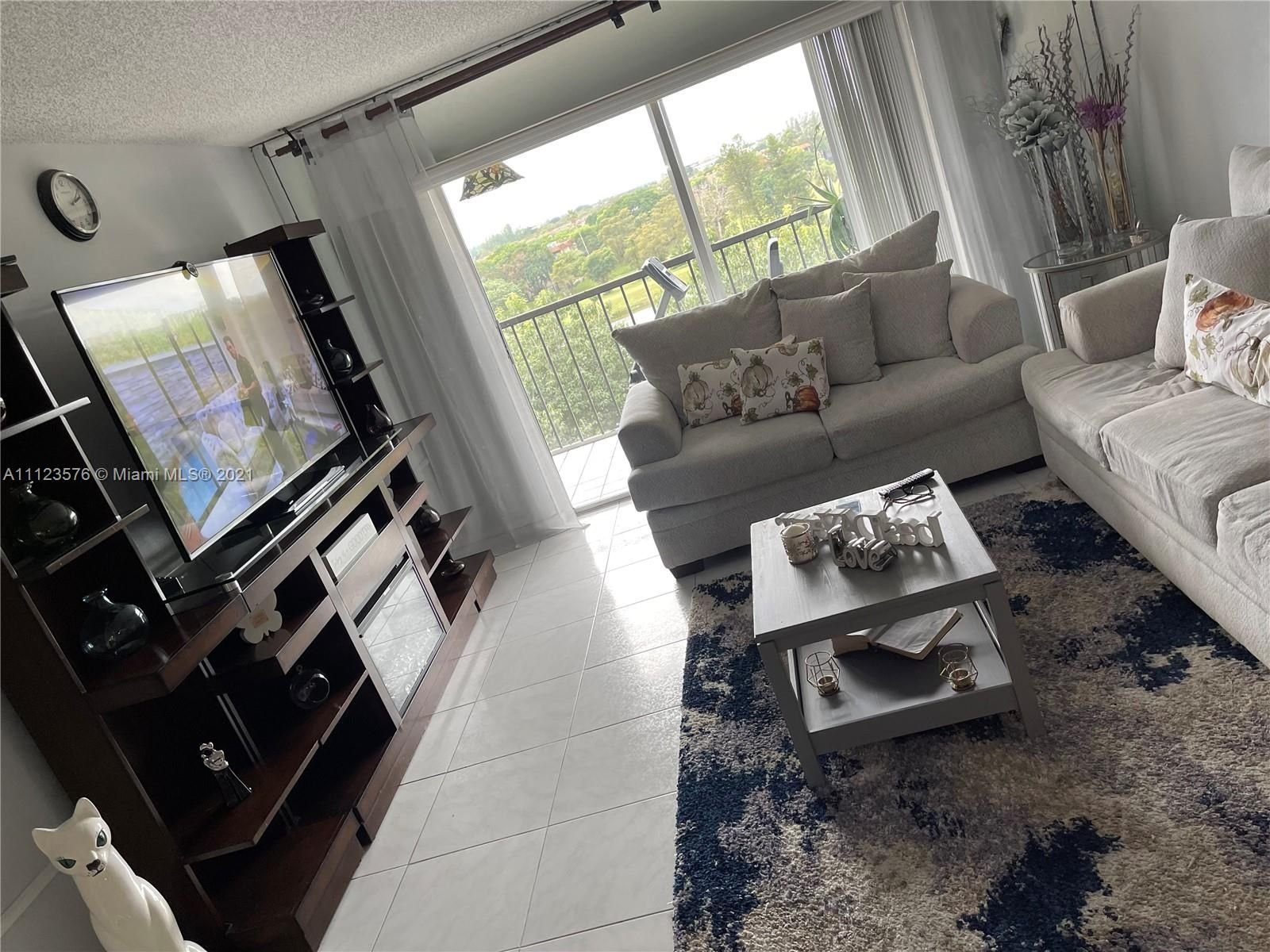 Real estate property located at 5900 44th St #814, Broward County, Lauderhill, FL