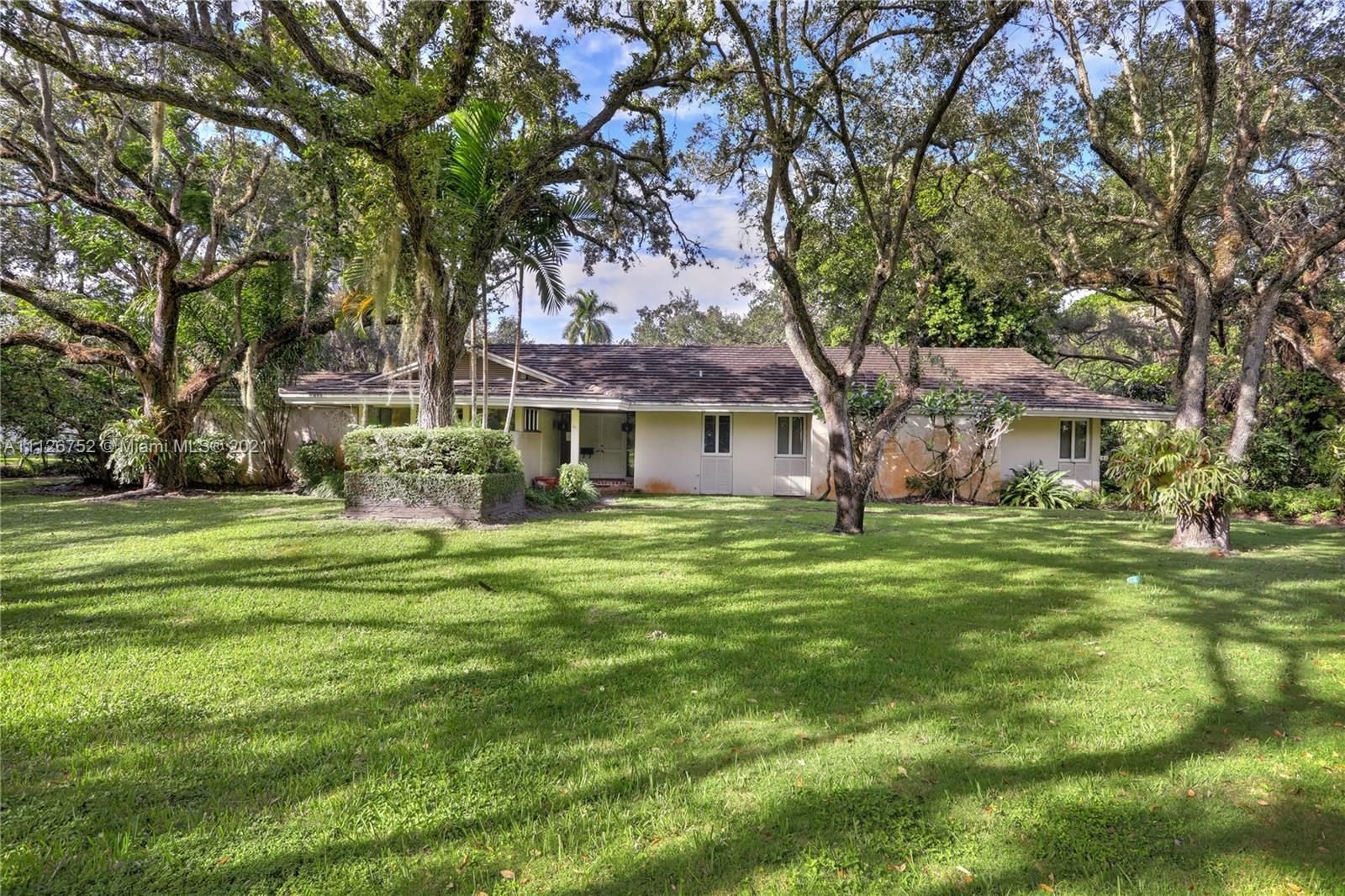 Real estate property located at 9950 Sea Grape Cir, Miami-Dade County, Coral Gables, FL