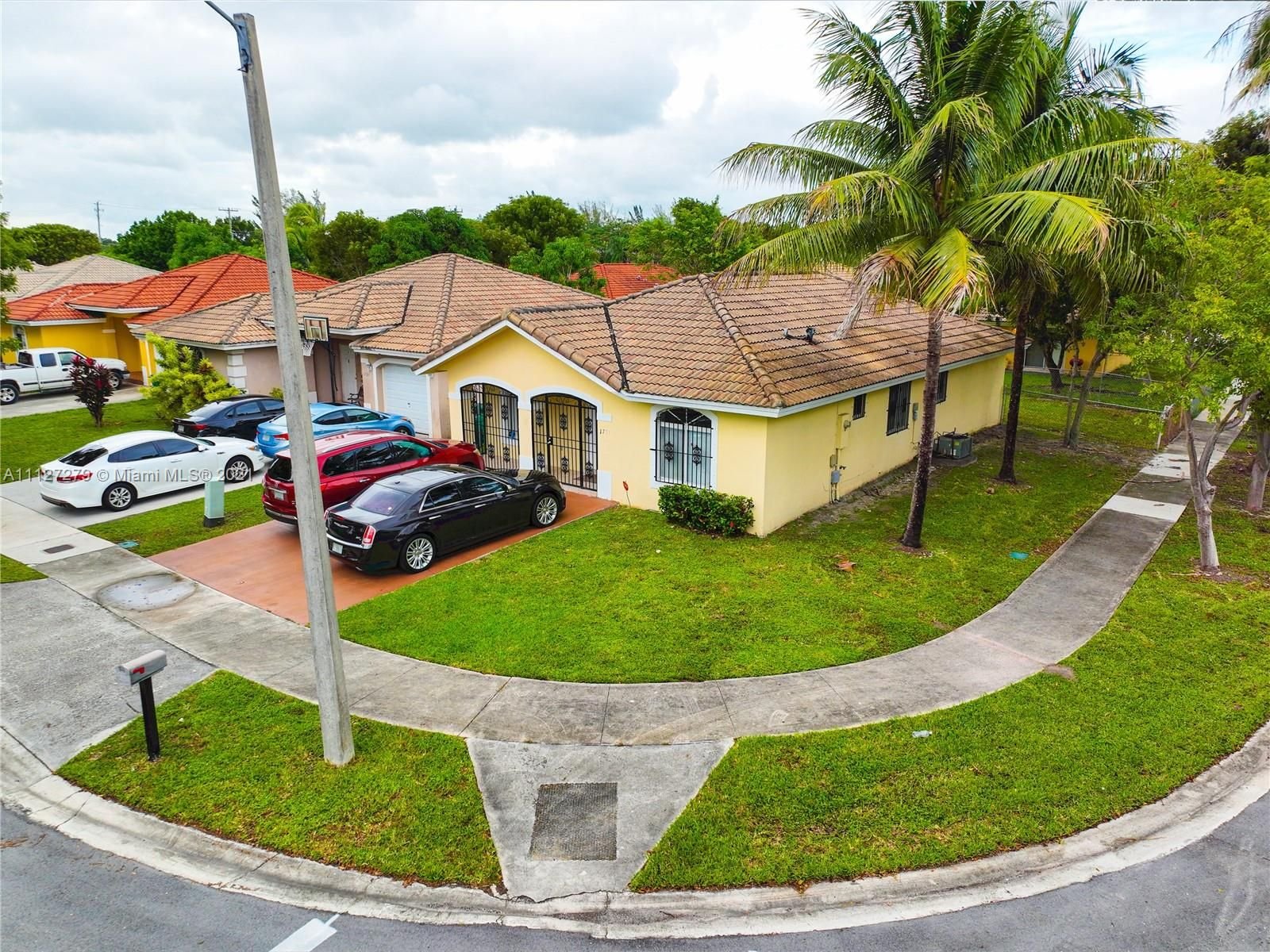 Real estate property located at 1701 206th St, Miami-Dade County, Miami Gardens, FL