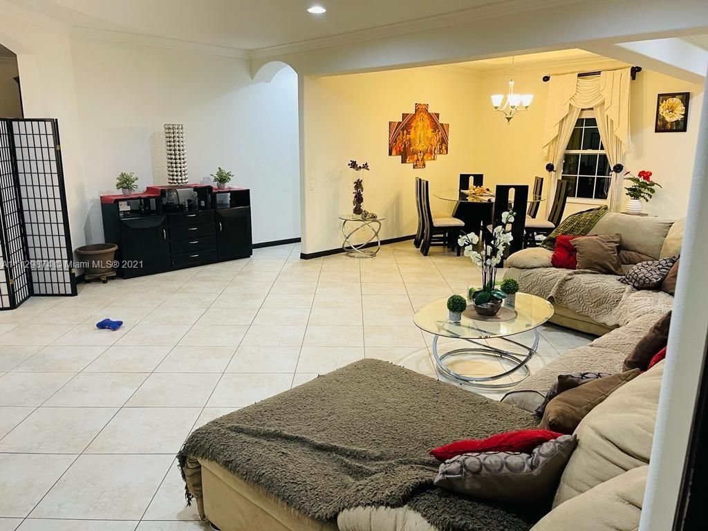 Real estate property located at 2677 Lambay Ct., Lee County, Cape Coral, FL