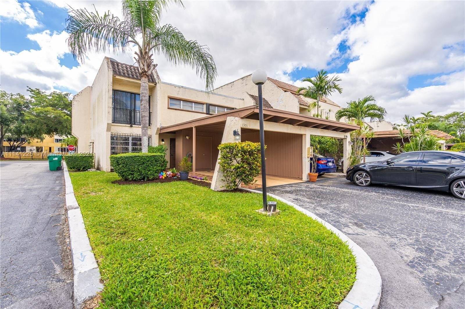 Real estate property located at 6530 Kendale Lakes Dr #1301, Miami-Dade County, Miami, FL