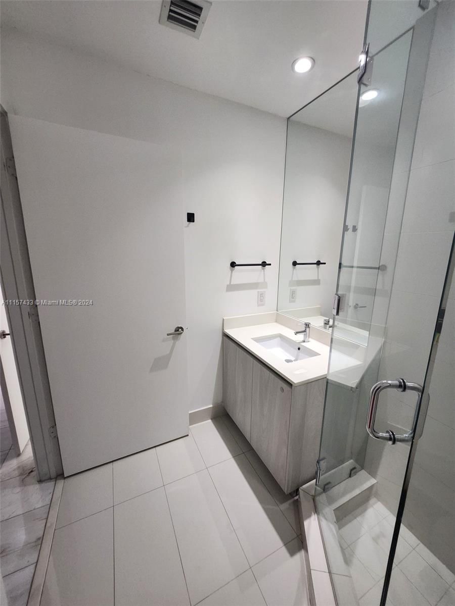 Real estate property located at 480 31st St #1904, Miami-dade, Gran Paraiso Condo, Miami, FL