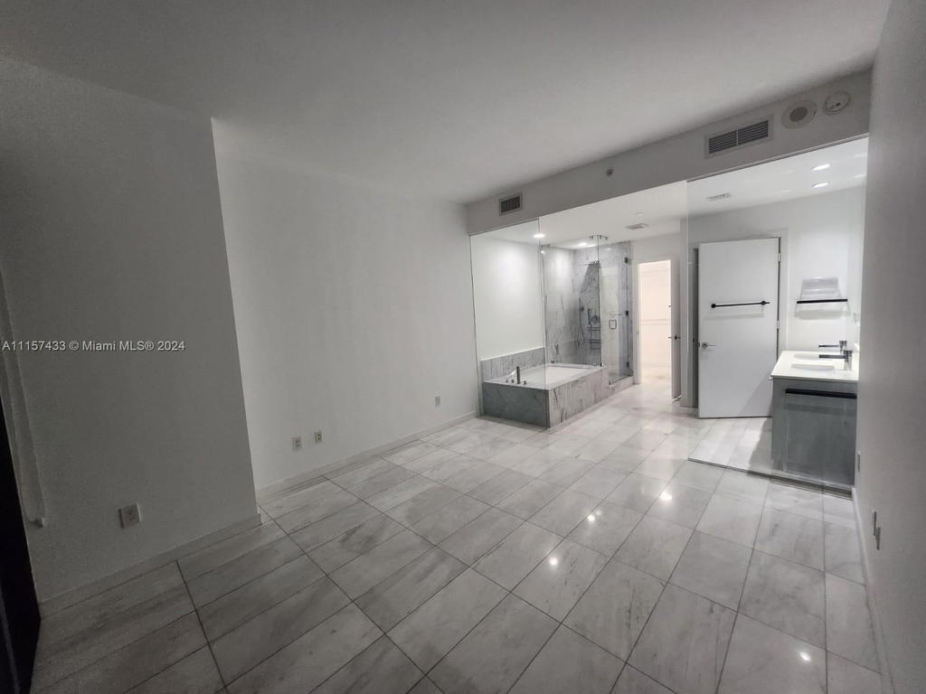 Real estate property located at 480 31st St #1904, Miami-dade, Gran Paraiso Condo, Miami, FL