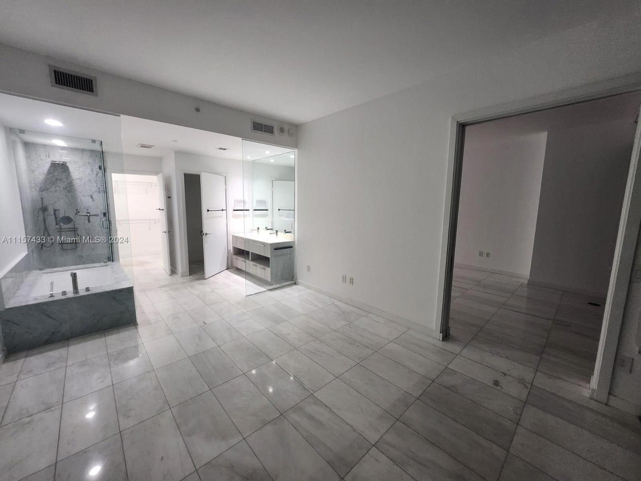 Real estate property located at 480 31st St #1904, Miami-dade, Gran Paraiso Condo, Miami, FL