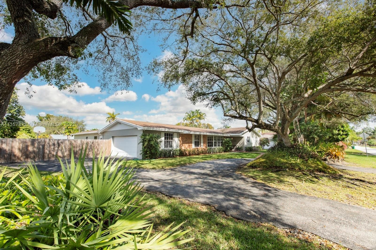 Real estate property located at 8261 165th Ter, Miami-Dade County, Palmetto Bay, FL