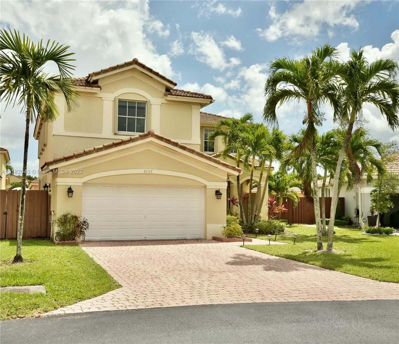Real estate property located at 4557 96th Ave, Miami-Dade County, Doral, FL