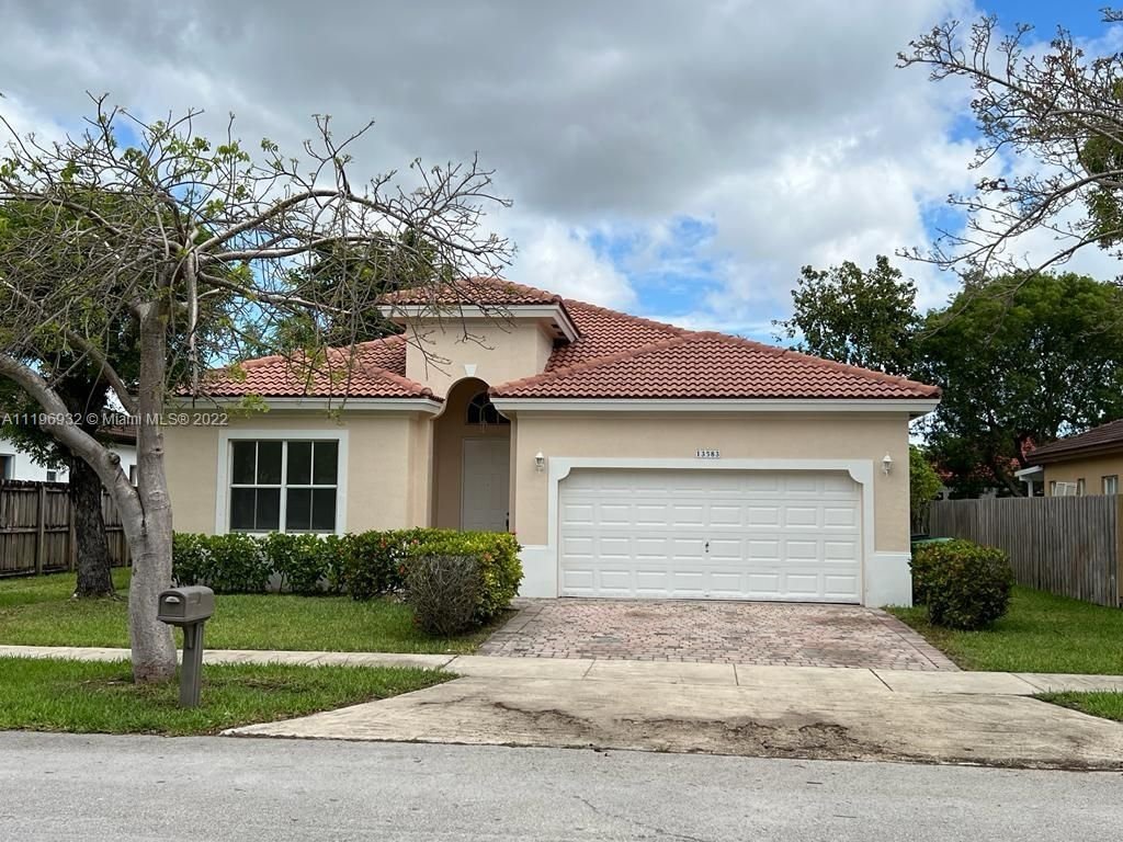 Real estate property located at 13583 255th St, Miami-Dade County, Homestead, FL