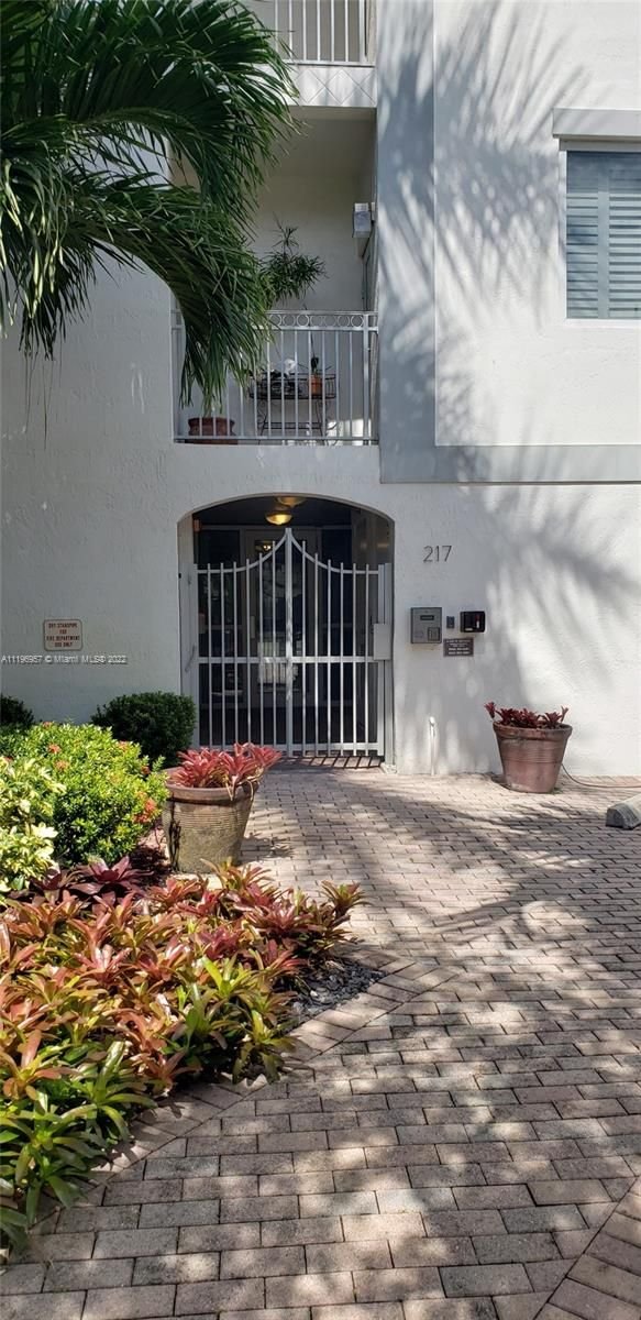 Real estate property located at 217 Hendricks Isle #301, Broward County, Fort Lauderdale, FL