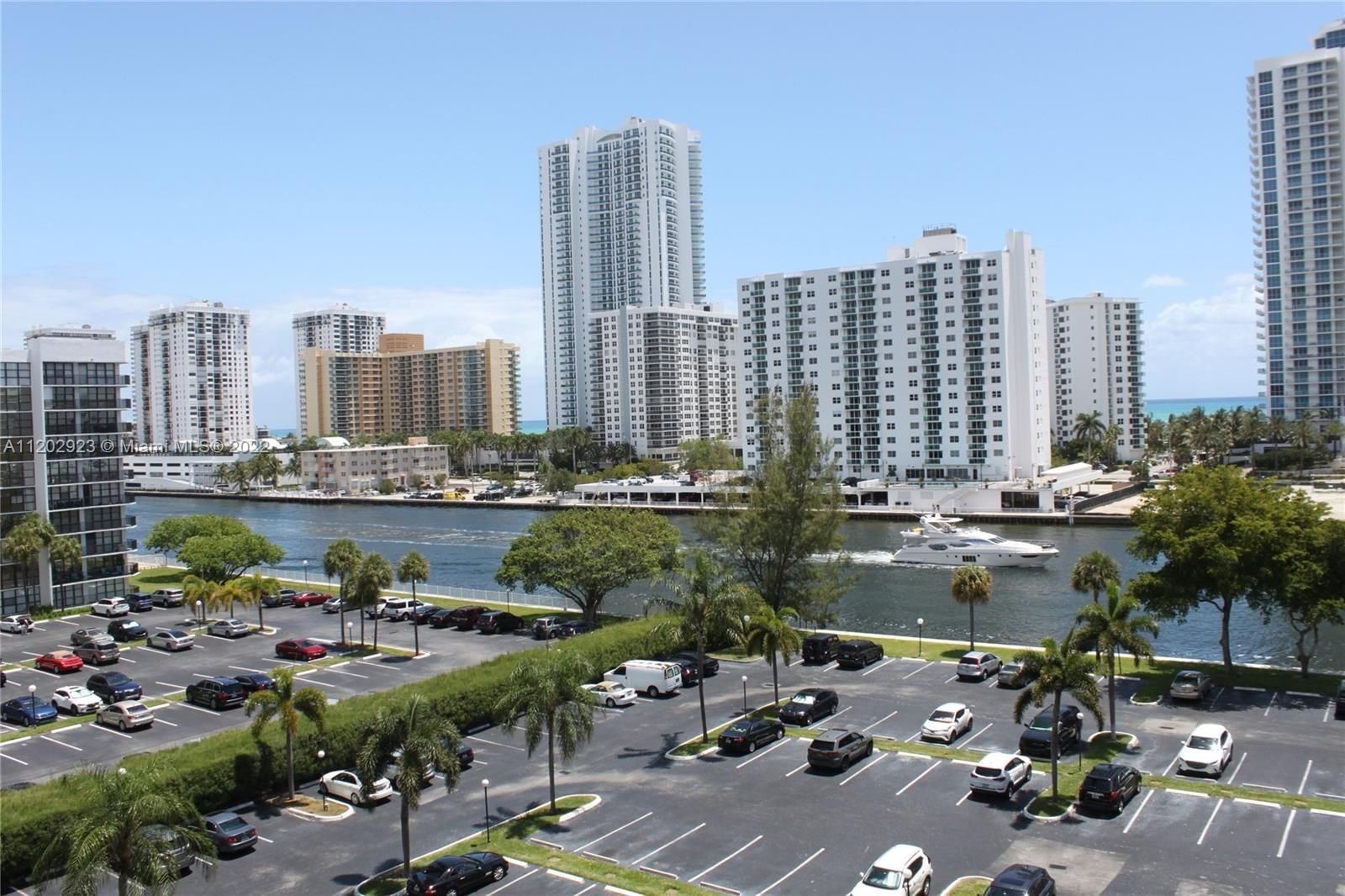 Real estate property located at 600 Parkview Dr #704, Broward County, Hallandale Beach, FL