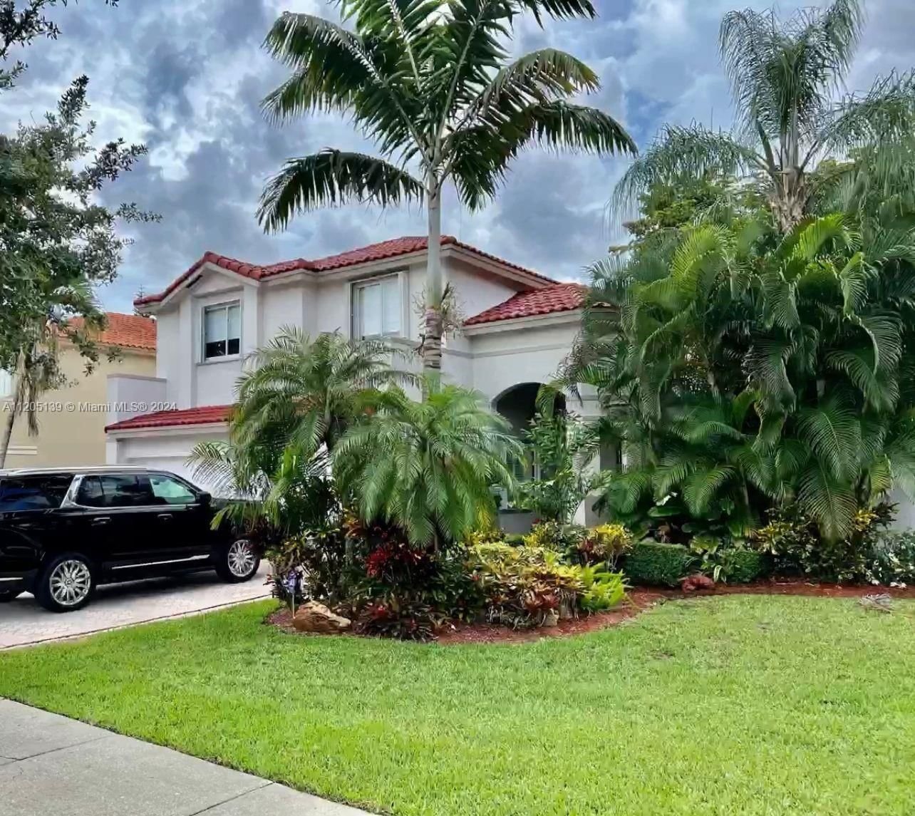 Real estate property located at 11310 61st St, Miami-Dade County, DORAL ISLES RIVIERA, Doral, FL