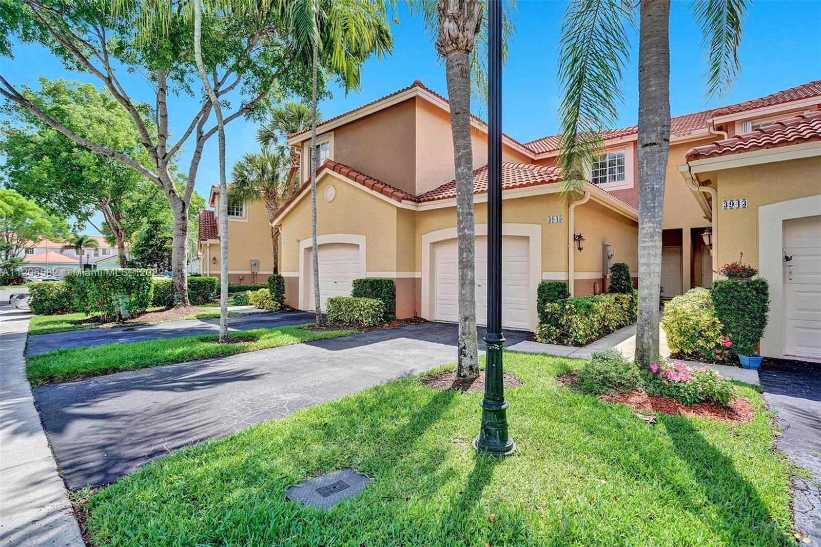 Real estate property located at 3945 San Simeon Ln, Broward County, Weston, FL