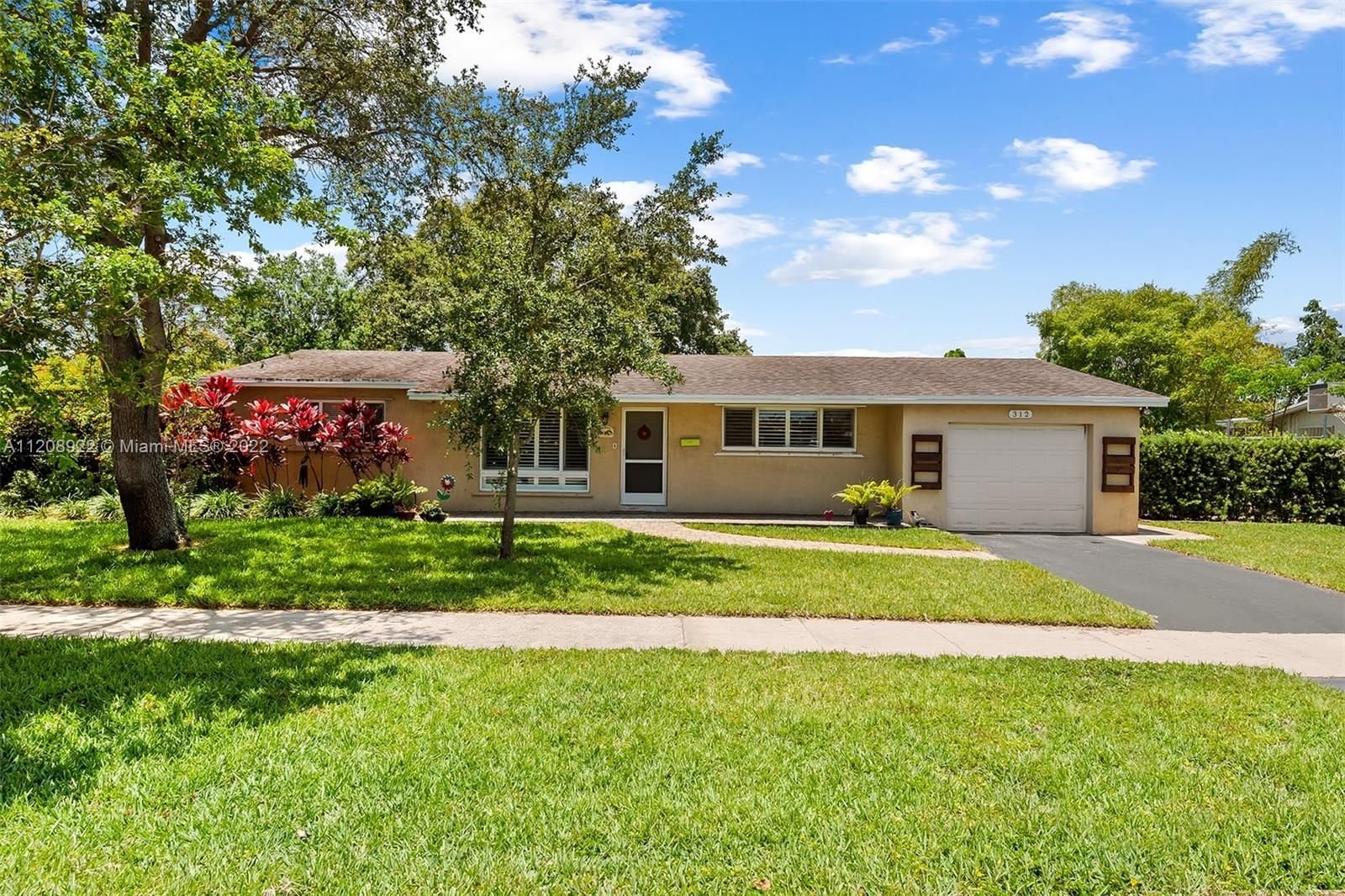 Real estate property located at 312 Luna Ct, Broward County, Hollywood, FL