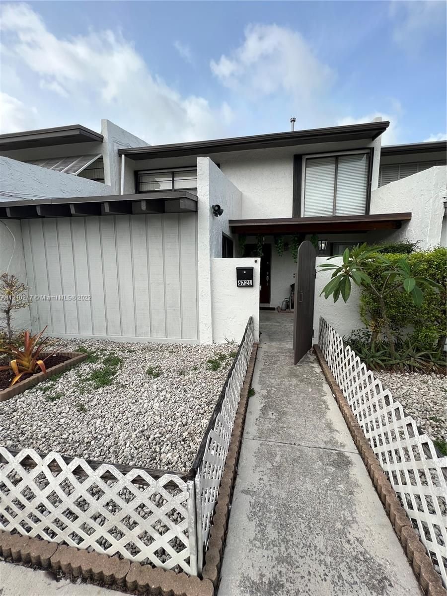 Real estate property located at 6721 113th Pl #113, Miami-Dade County, Miami, FL