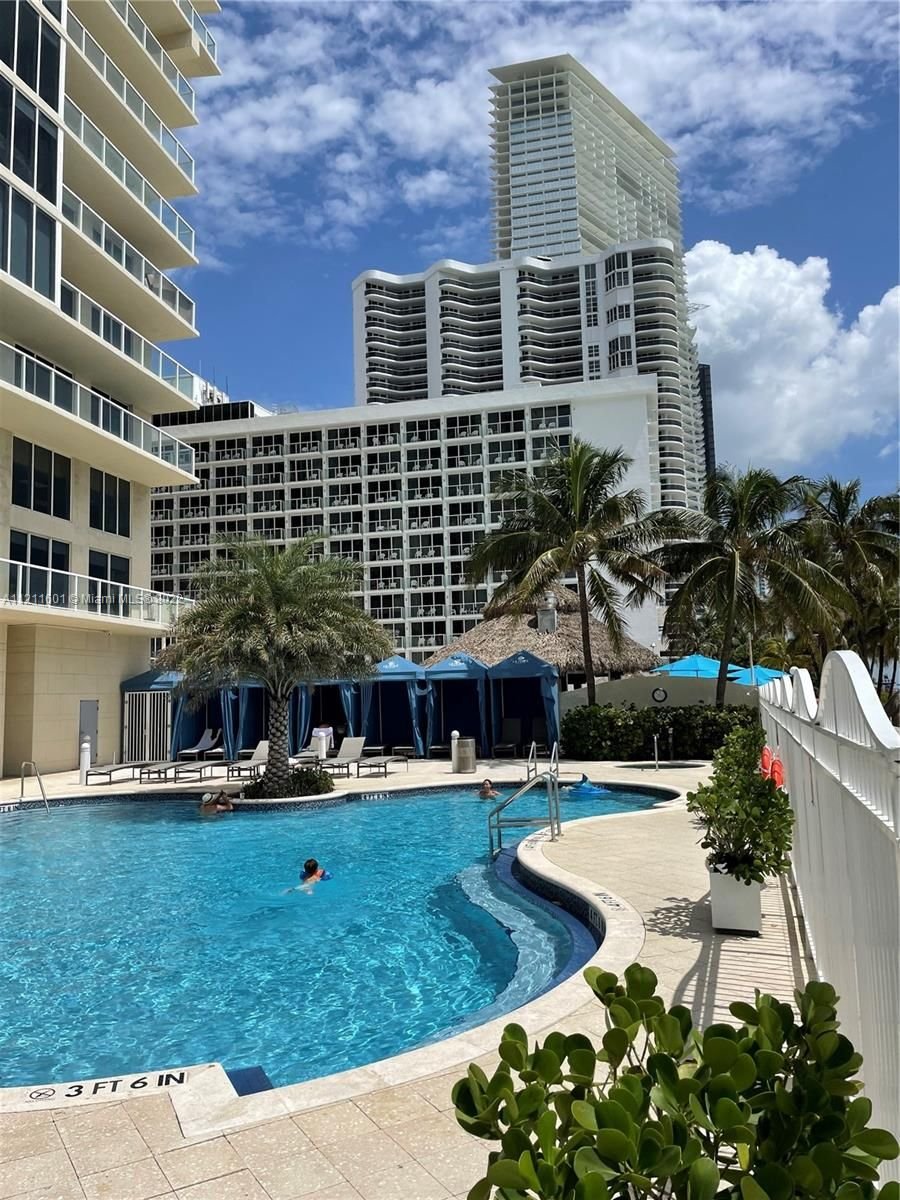 Real estate property located at 16699 Collins Ave #3810, Miami-Dade County, Sunny Isles Beach, FL