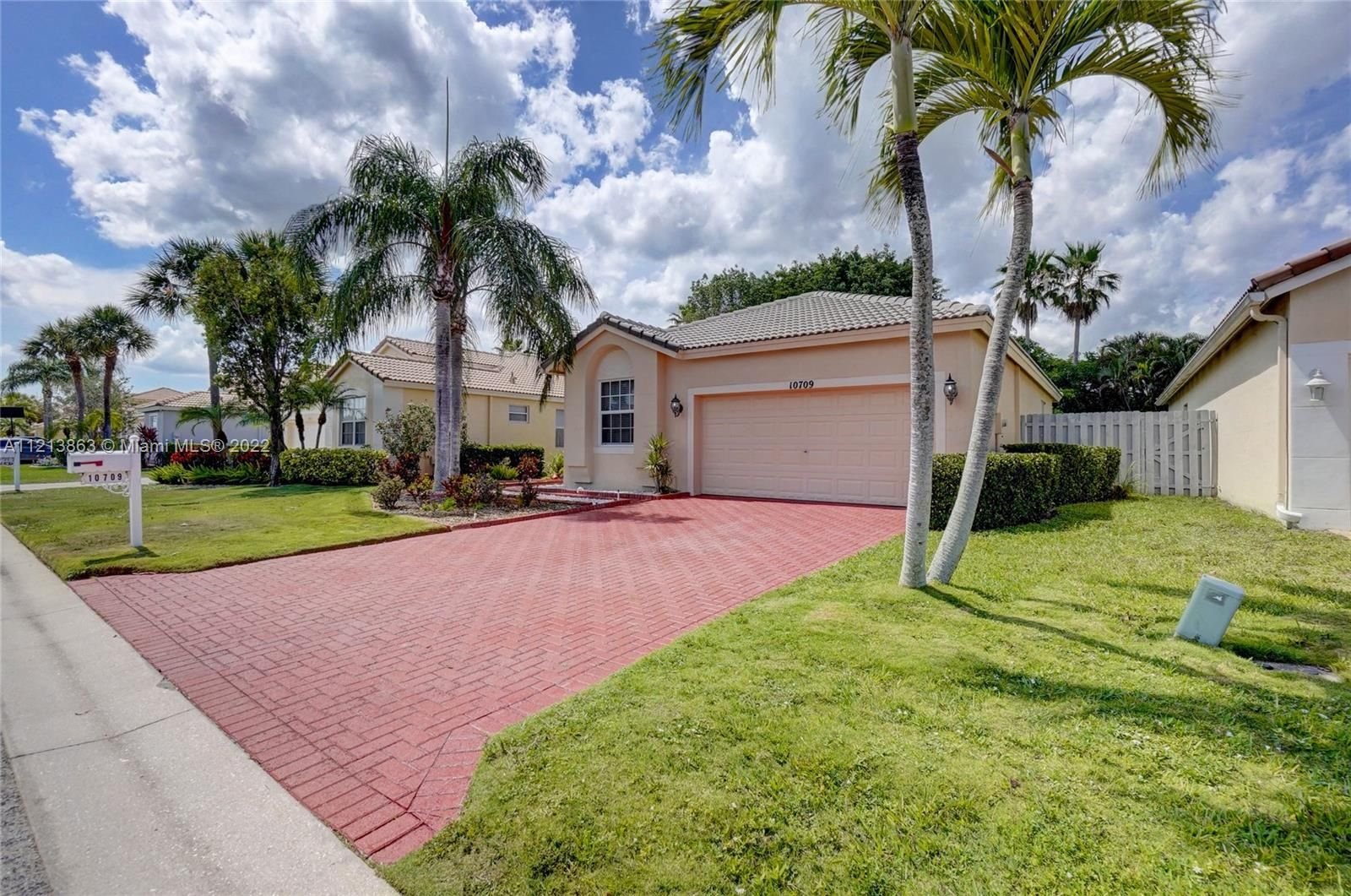 Real estate property located at 10709 Oak Bend Way, Palm Beach County, Wellington, FL