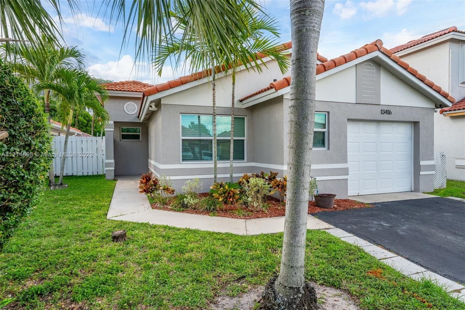Real estate property located at 13416 5th Pl, Broward County, Plantation, FL