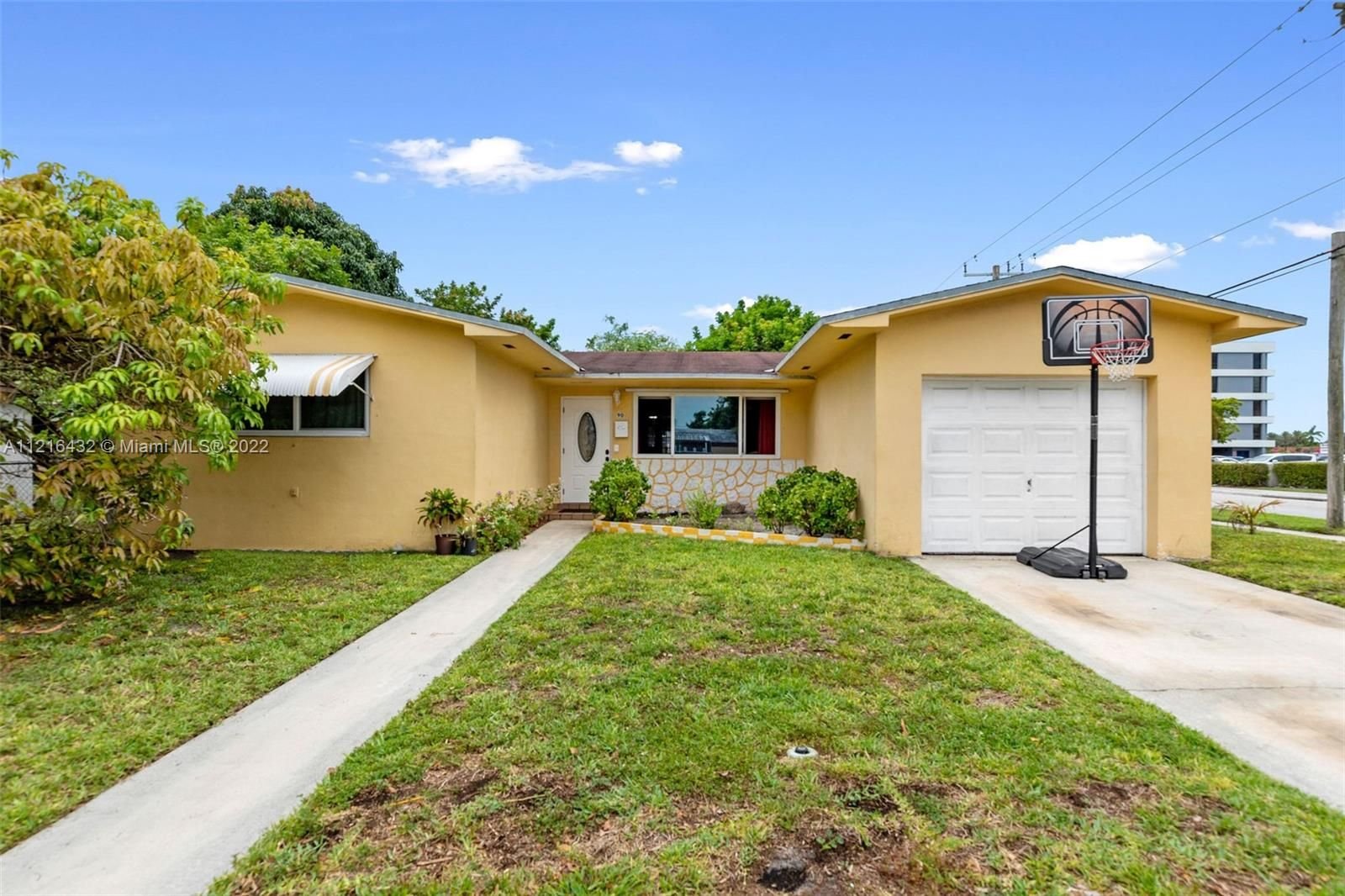 Real estate property located at 90 184th Ter, Miami-Dade County, Miami Gardens, FL