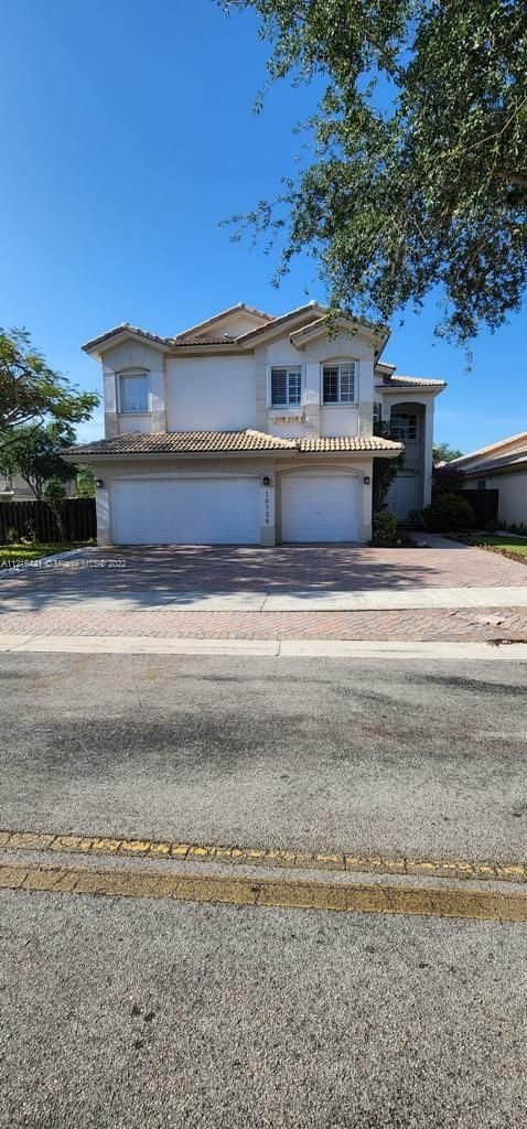Real estate property located at 10736 70th Ter, Miami-Dade County, Doral, FL