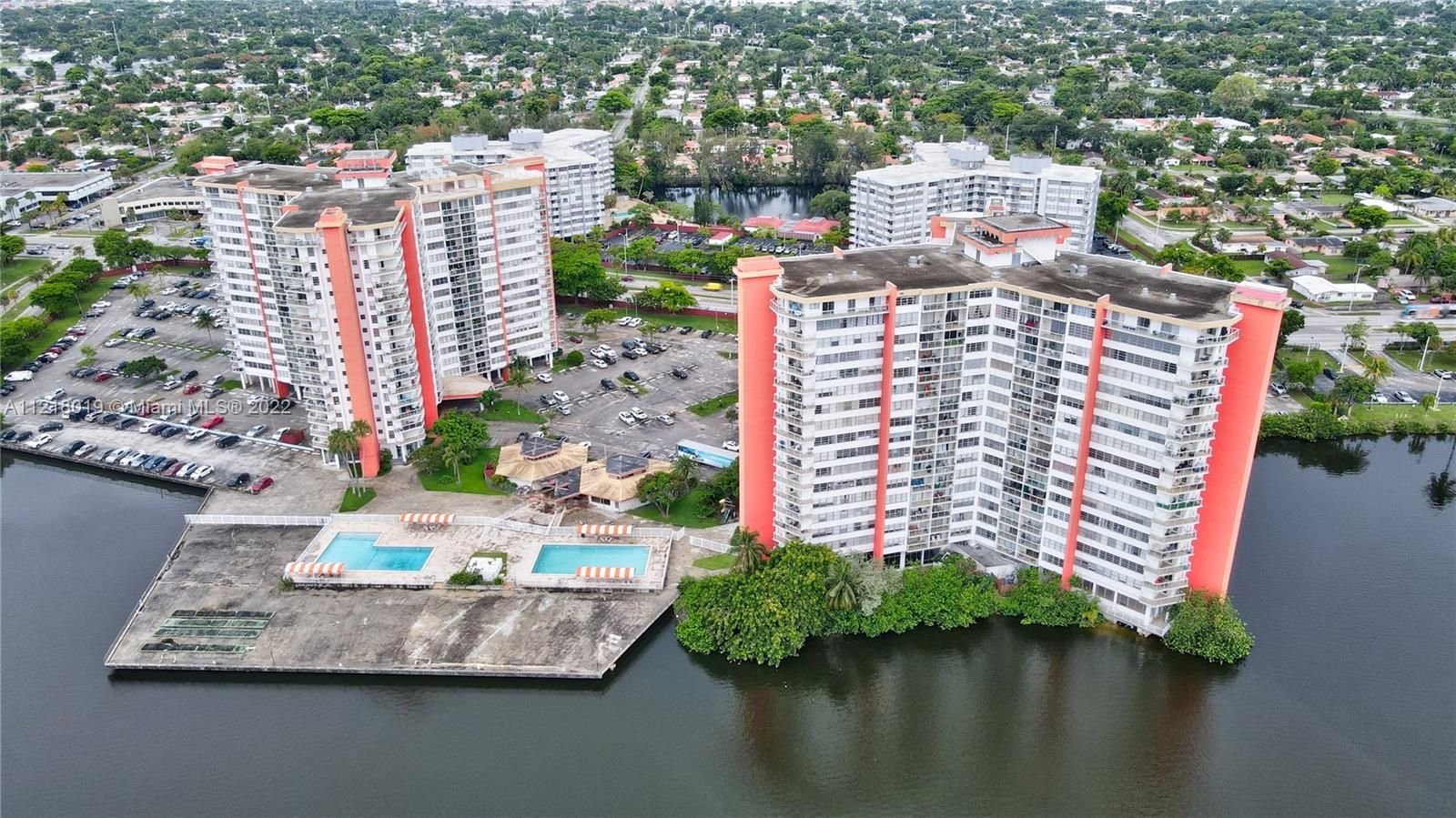 Real estate property located at 1301 Miami Gardens Dr PH6W, Miami-Dade County, Miami, FL