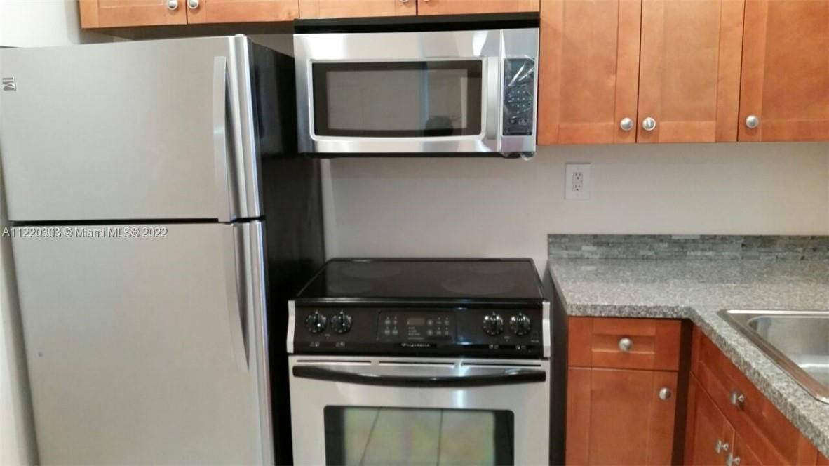 Real estate property located at 492 165th Street Rd C210, Miami-Dade County, Miami, FL