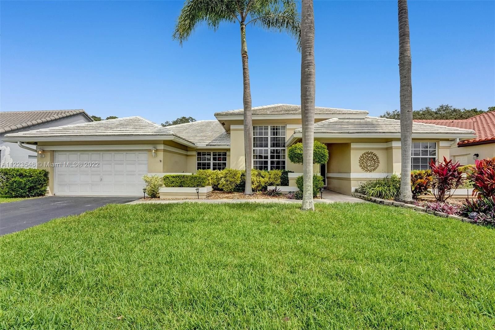 Real estate property located at 8881 Southern Orchard Rd N, Broward County, Davie, FL