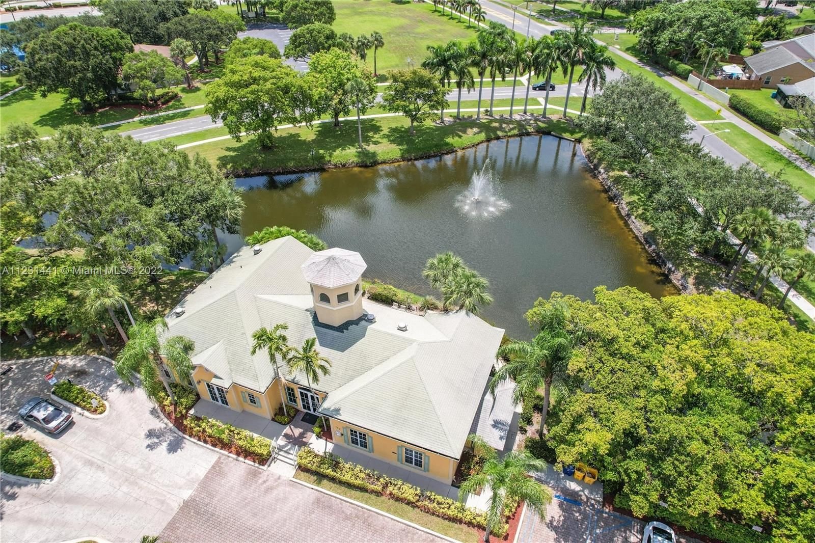 Real estate property located at 812 Meadows Cir #812, Palm Beach County, Boynton Beach, FL