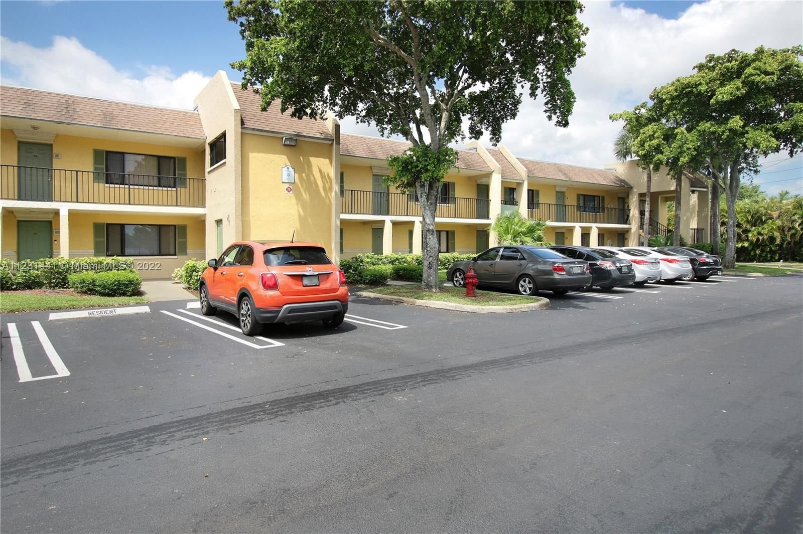 Real estate property located at 812 Meadows Cir #812, Palm Beach County, Boynton Beach, FL