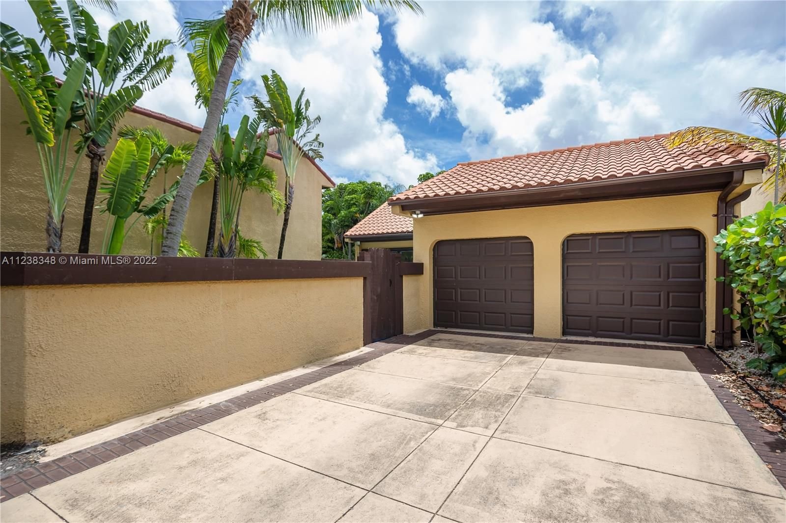 Real estate property located at 1085 204th Ter, Miami-Dade County, Miami, FL