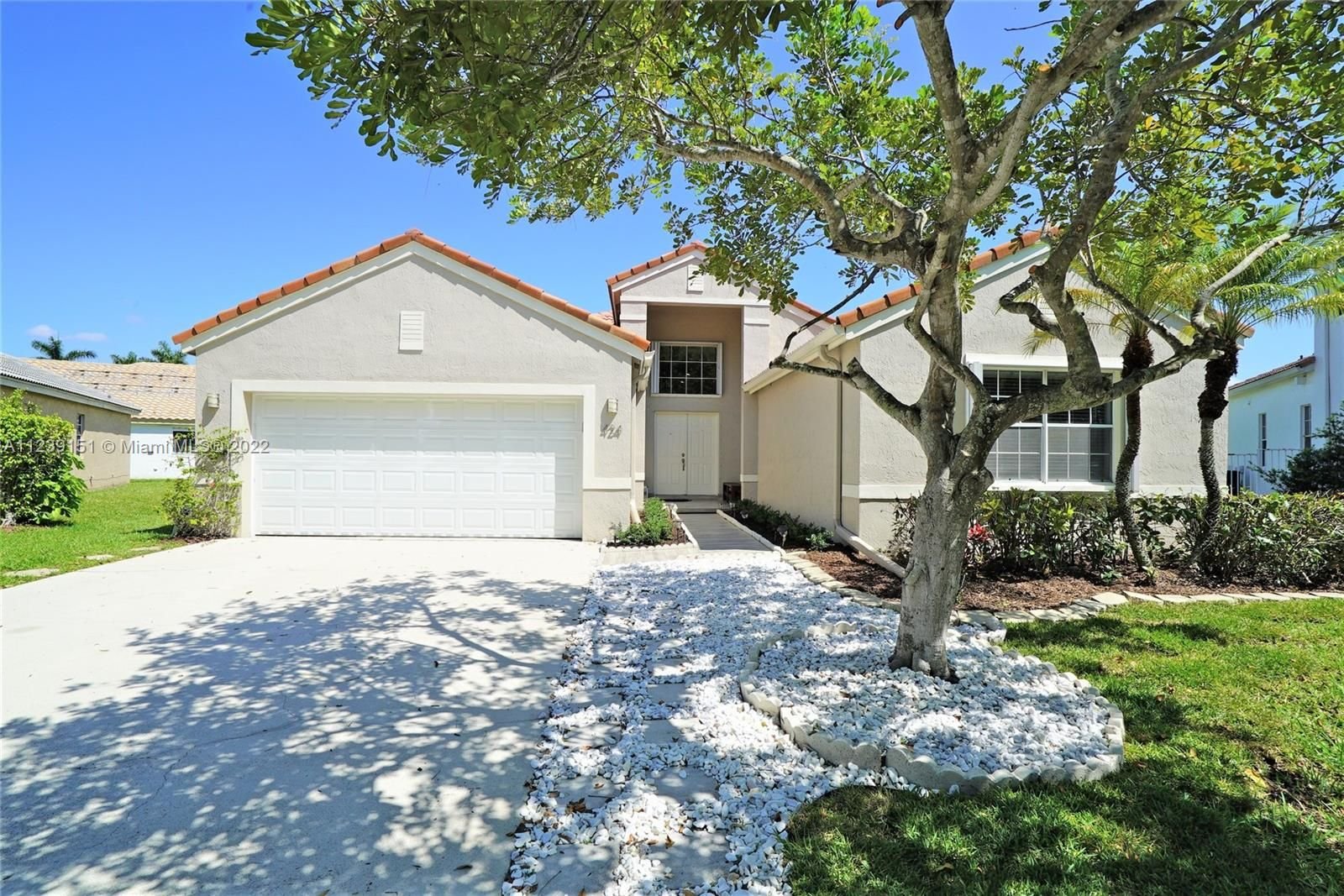 Real estate property located at 424 Cameron Dr, Broward County, Weston, FL