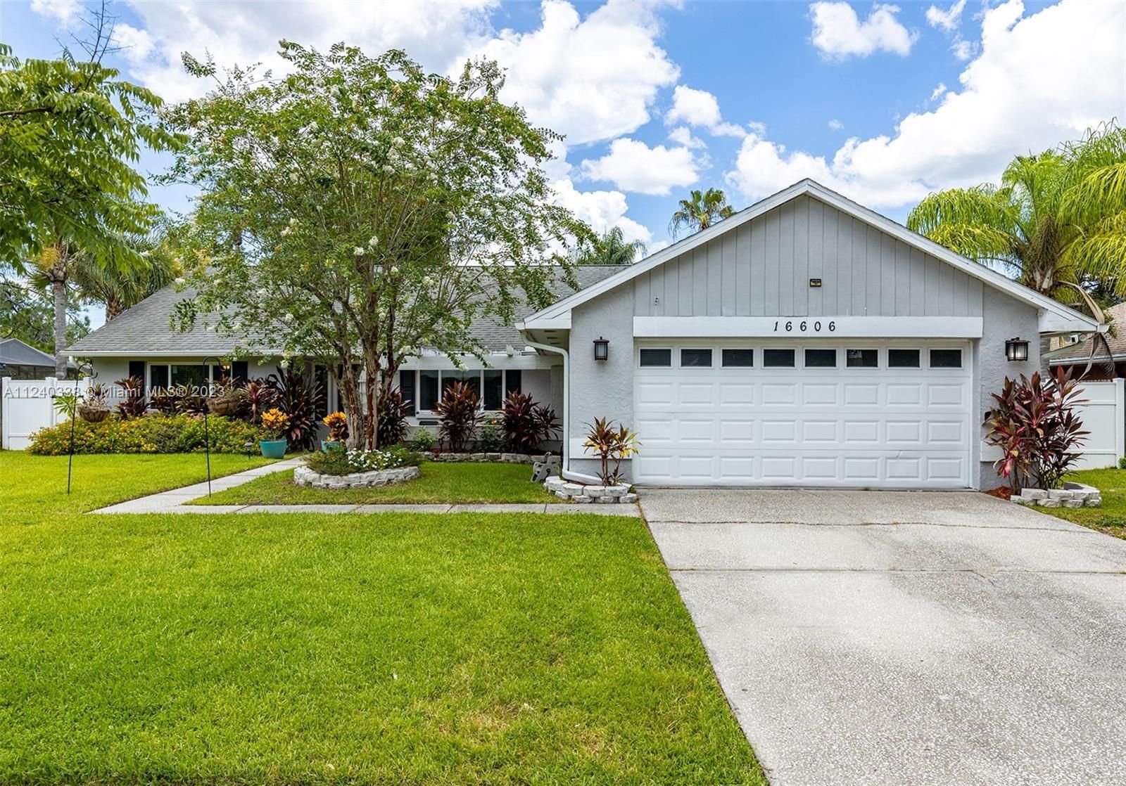 Real estate property located at 16606 Round Oak Dr, Hillsborough County, Tampa, FL