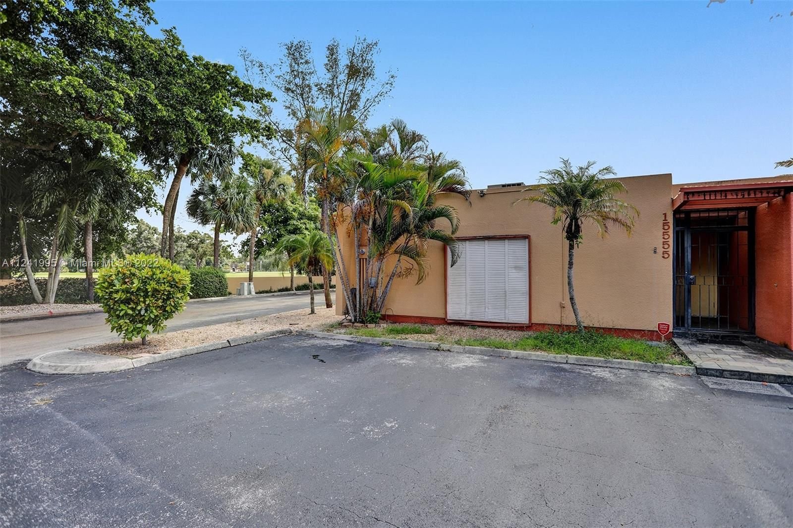 Real estate property located at 15555 Cairnryan Ct, Miami-Dade County, Miami Lakes, FL