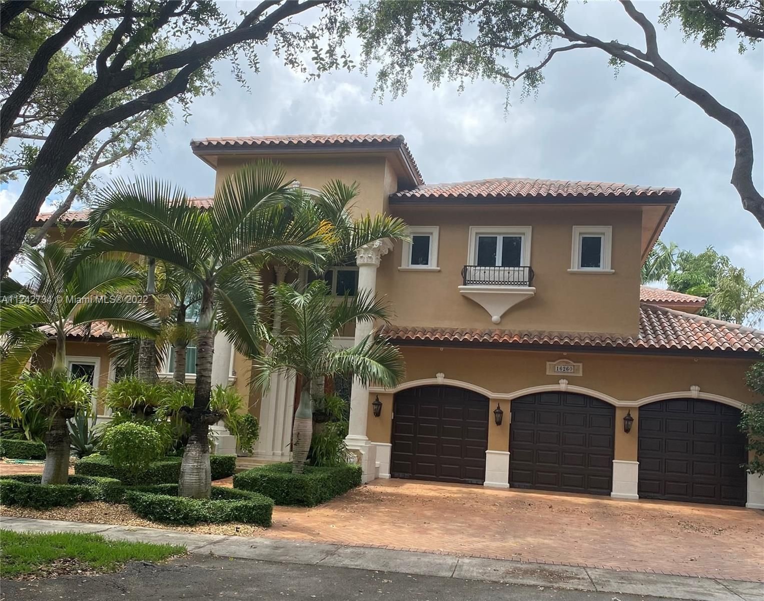 Real estate property located at 16260 84th Pl, Miami-Dade County, Miami Lakes, FL