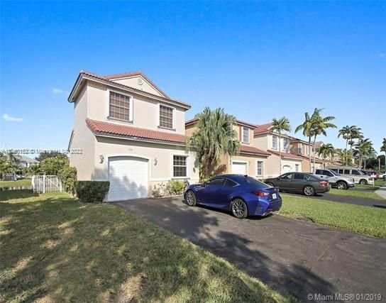 Real estate property located at 702 173rd Ter, Broward County, Pembroke Pines, FL