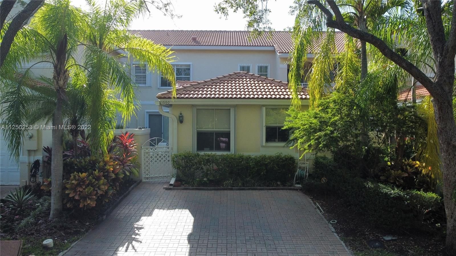 Real estate property located at 1660 Weeping Willow Way #1660, Broward County, Hollywood, FL
