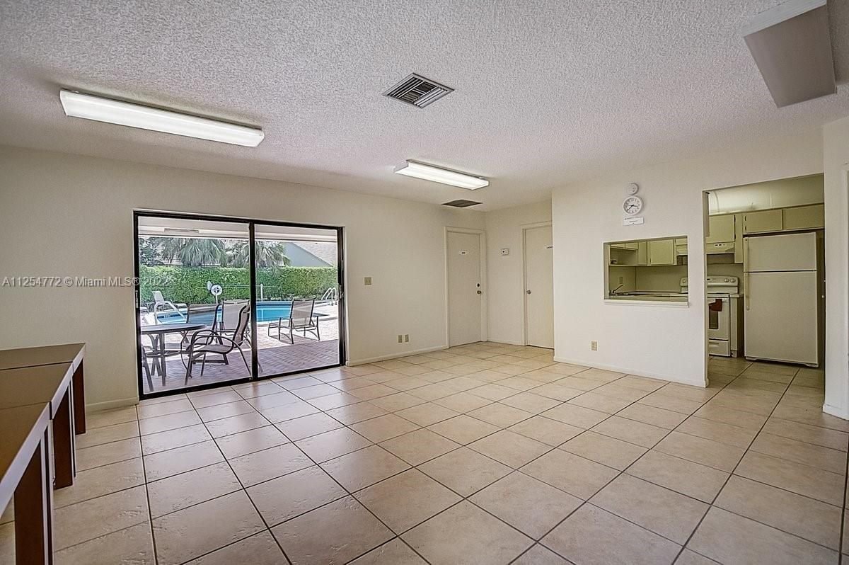Real estate property located at 1400 Lakeview Cir, Broward County, Coral Springs, FL