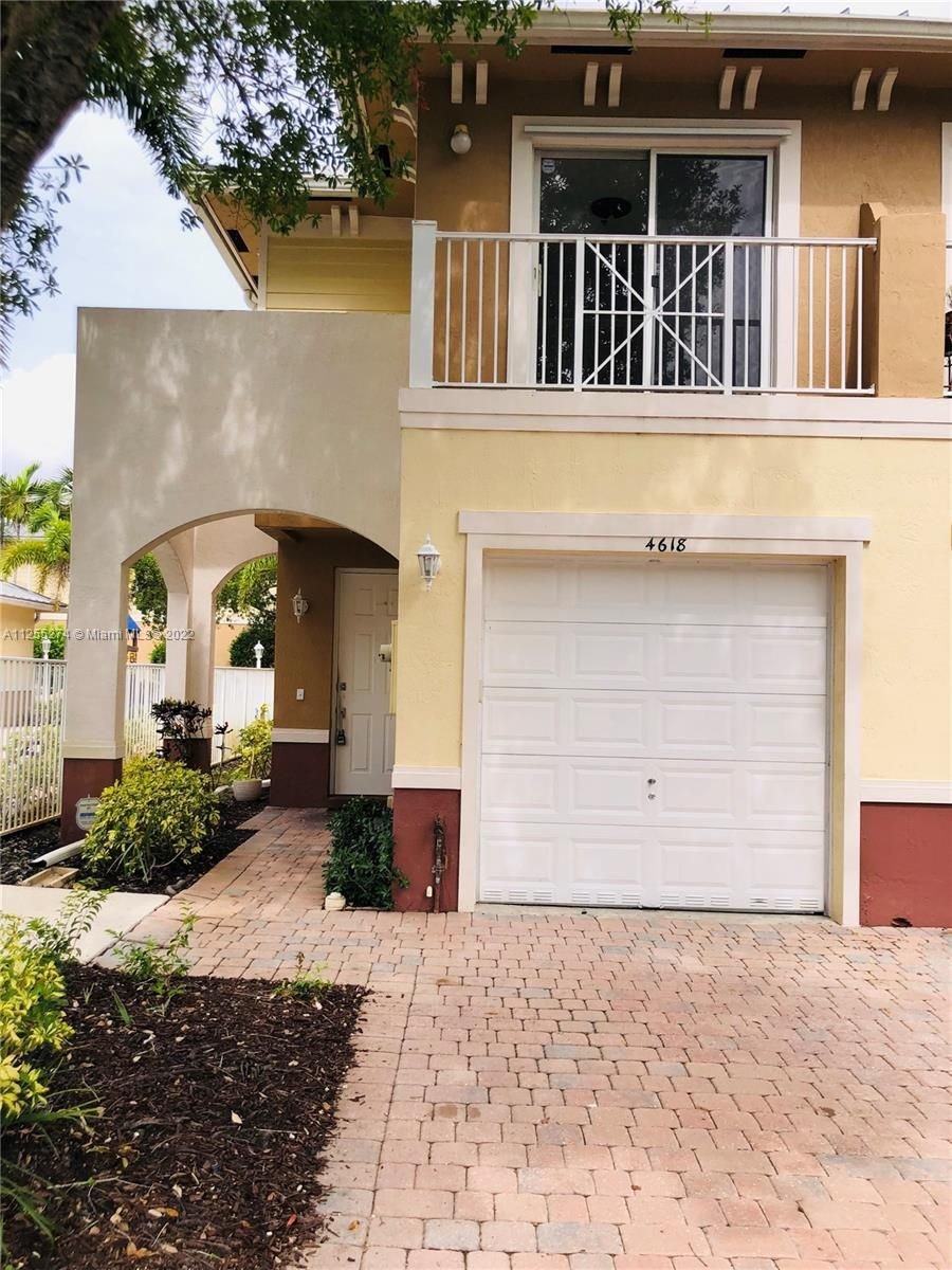 Real estate property located at 4618 75th Way, Broward County, Davie, FL