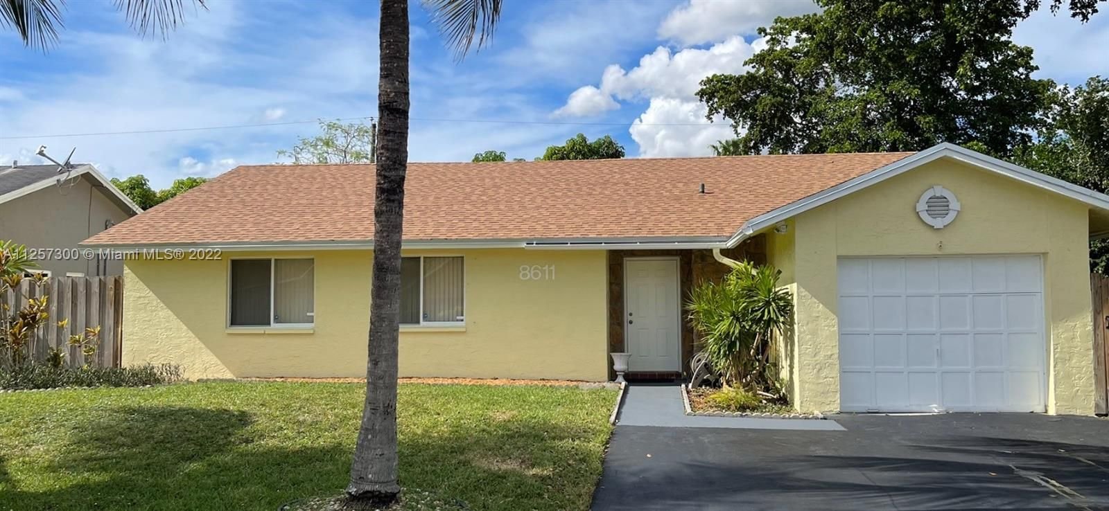 Real estate property located at 8611 45th St, Broward County, Lauderhill, FL