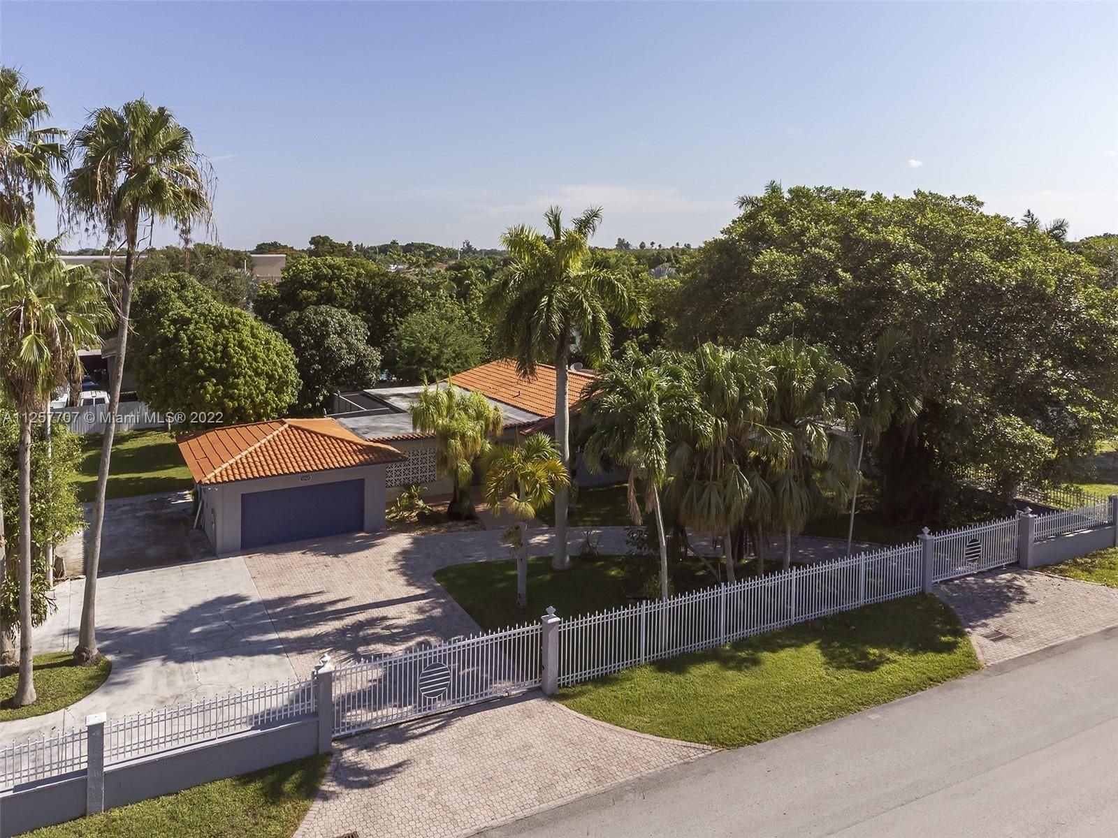 Real estate property located at 12521 204th St, Miami-Dade County, Miami, FL