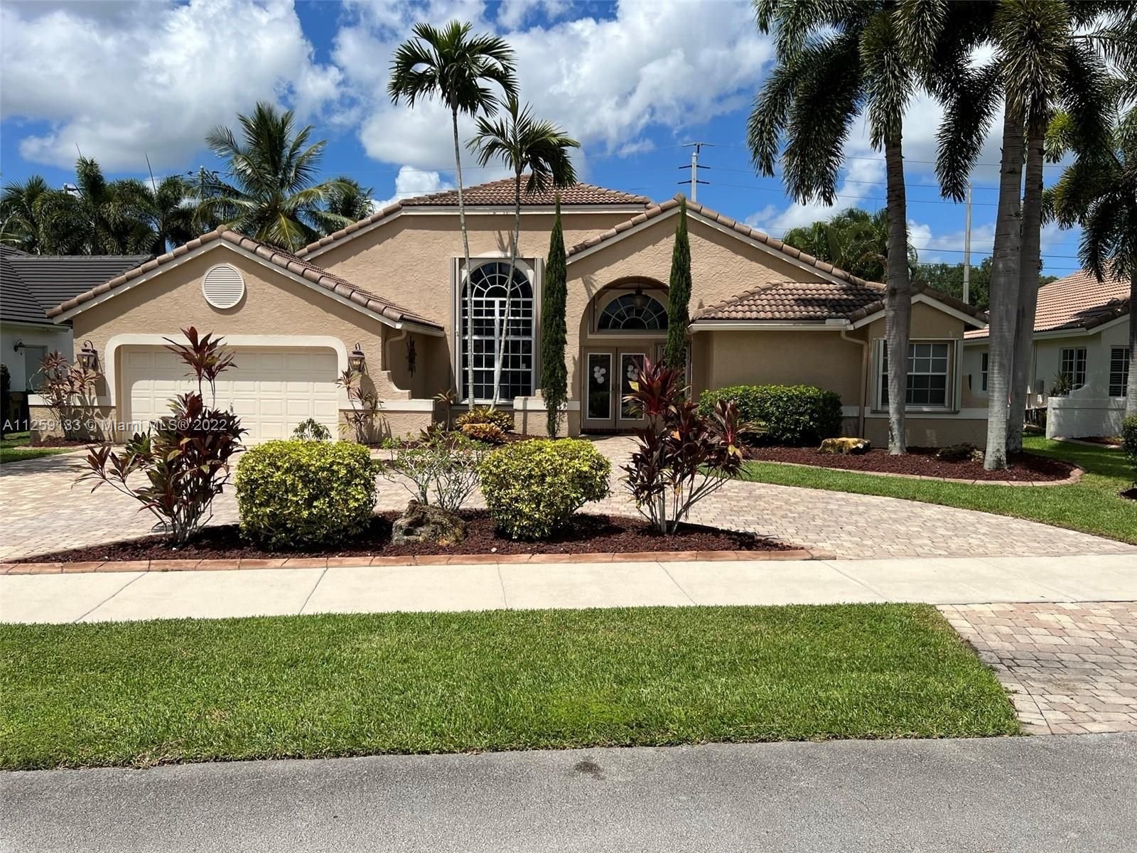 Real estate property located at 3563 Tree Tops Ct, Broward County, Davie, FL