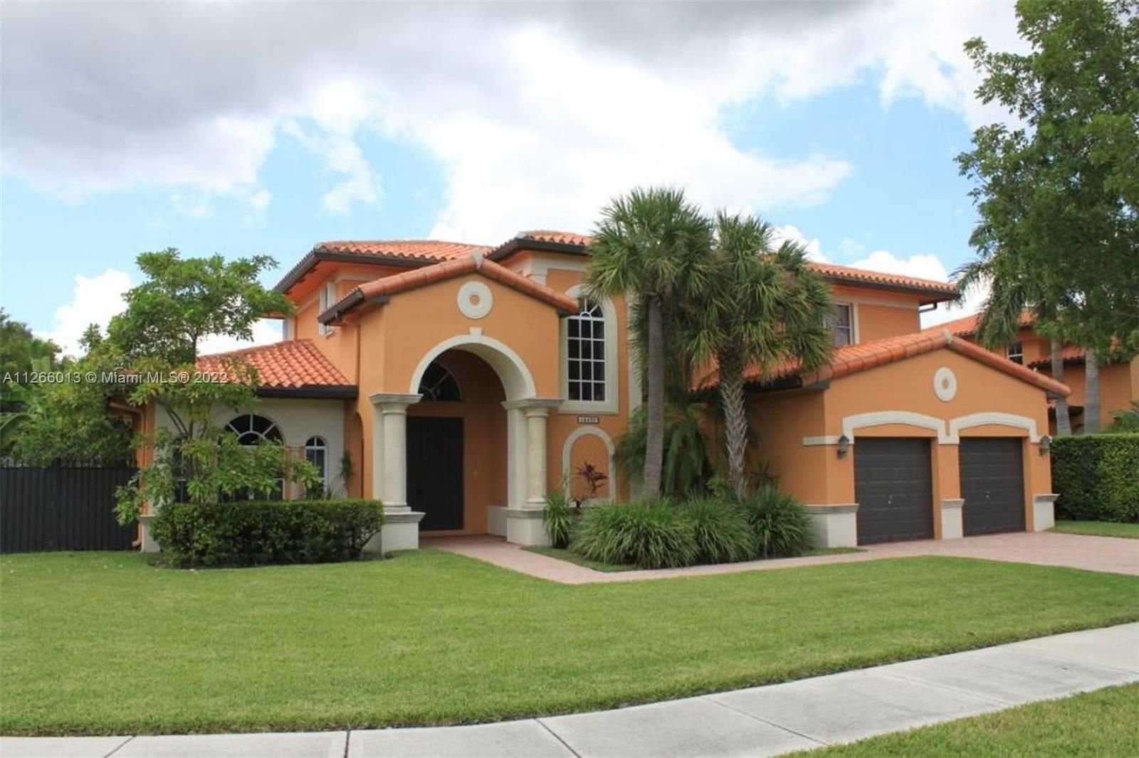 Real estate property located at 15632 79th Ct, Miami-Dade County, Miami Lakes, FL