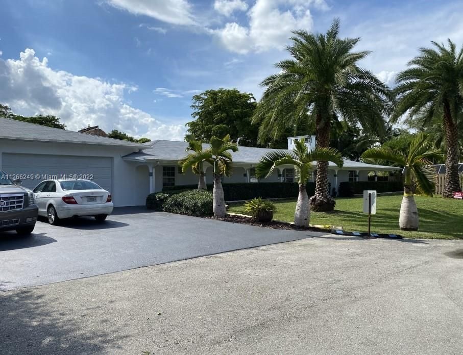 Real estate property located at 3901 73rd Ave, Broward County, Davie, FL
