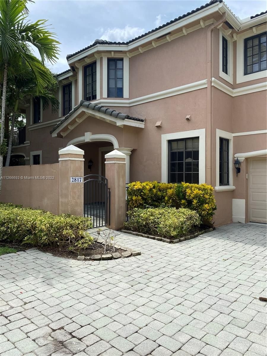 Real estate property located at 2817 Center Ct Dr, Broward County, Weston, FL